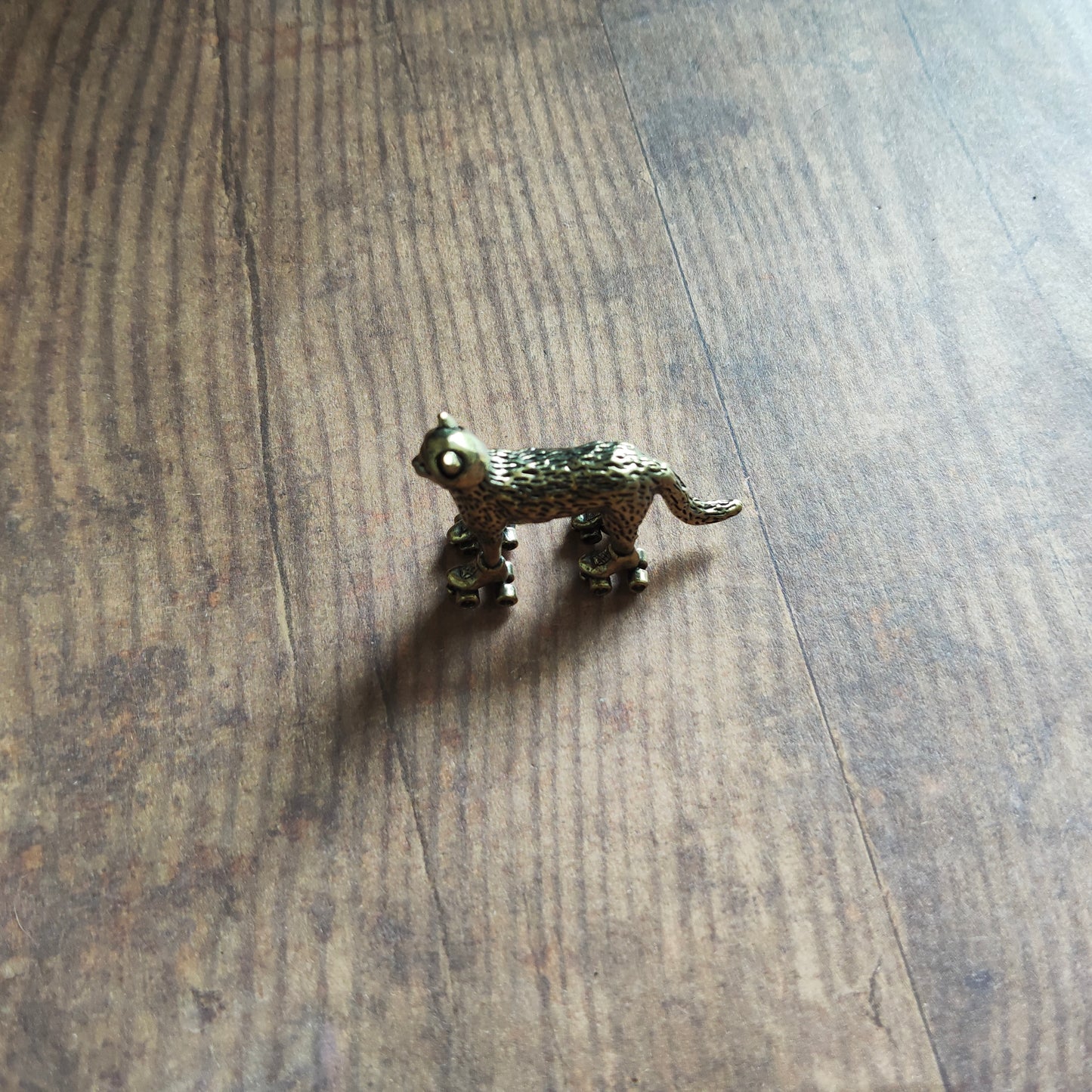 Figurine Chat en roller animal laiton miniature