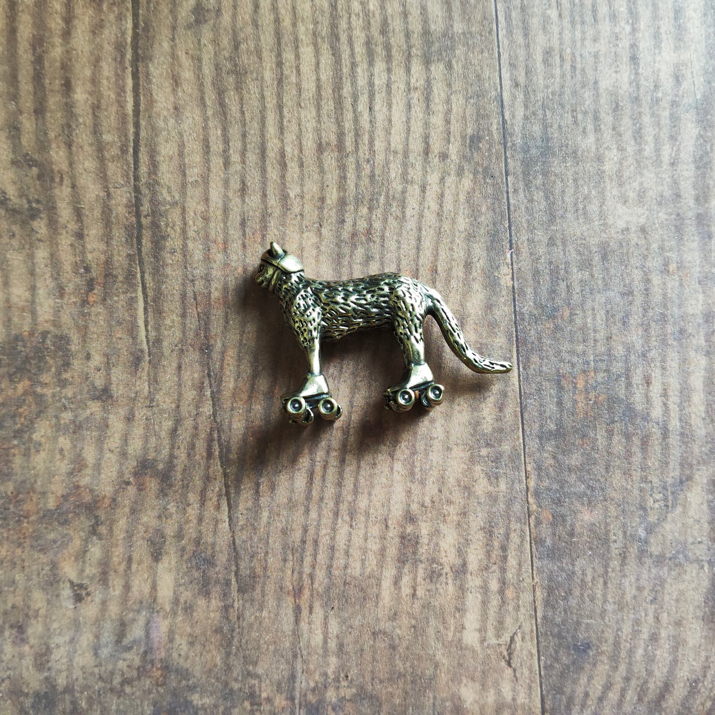 Figurine Chat en roller animal laiton miniature