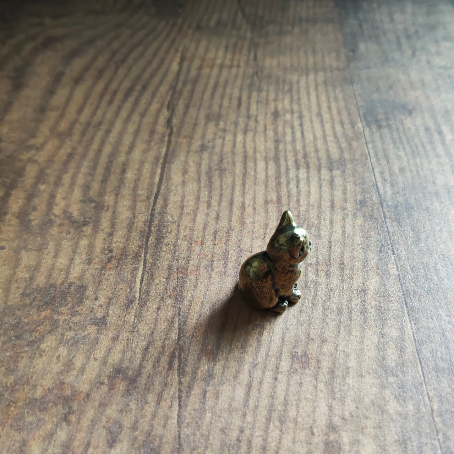 Figurine Chat assis Animal félin Chaton laiton
