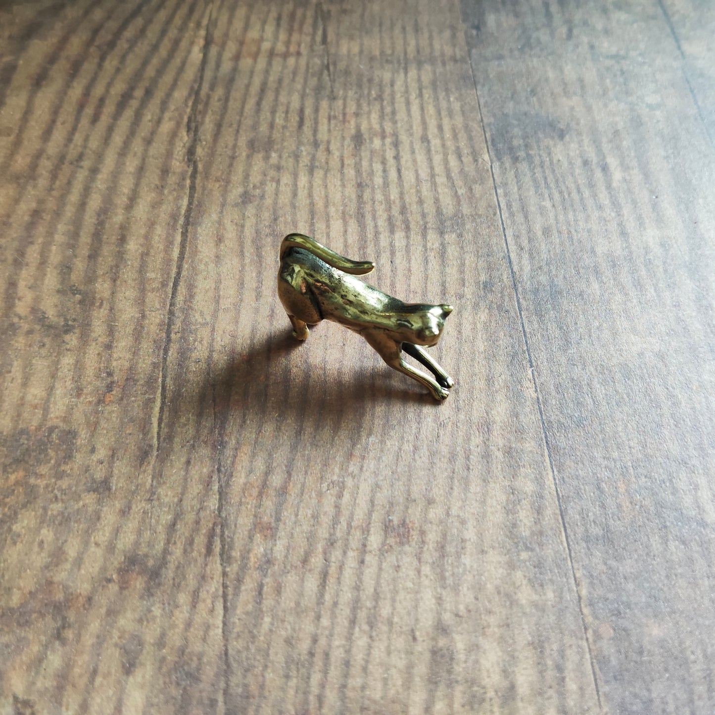 Figurine Chat qui s'étire Animal Félin laiton