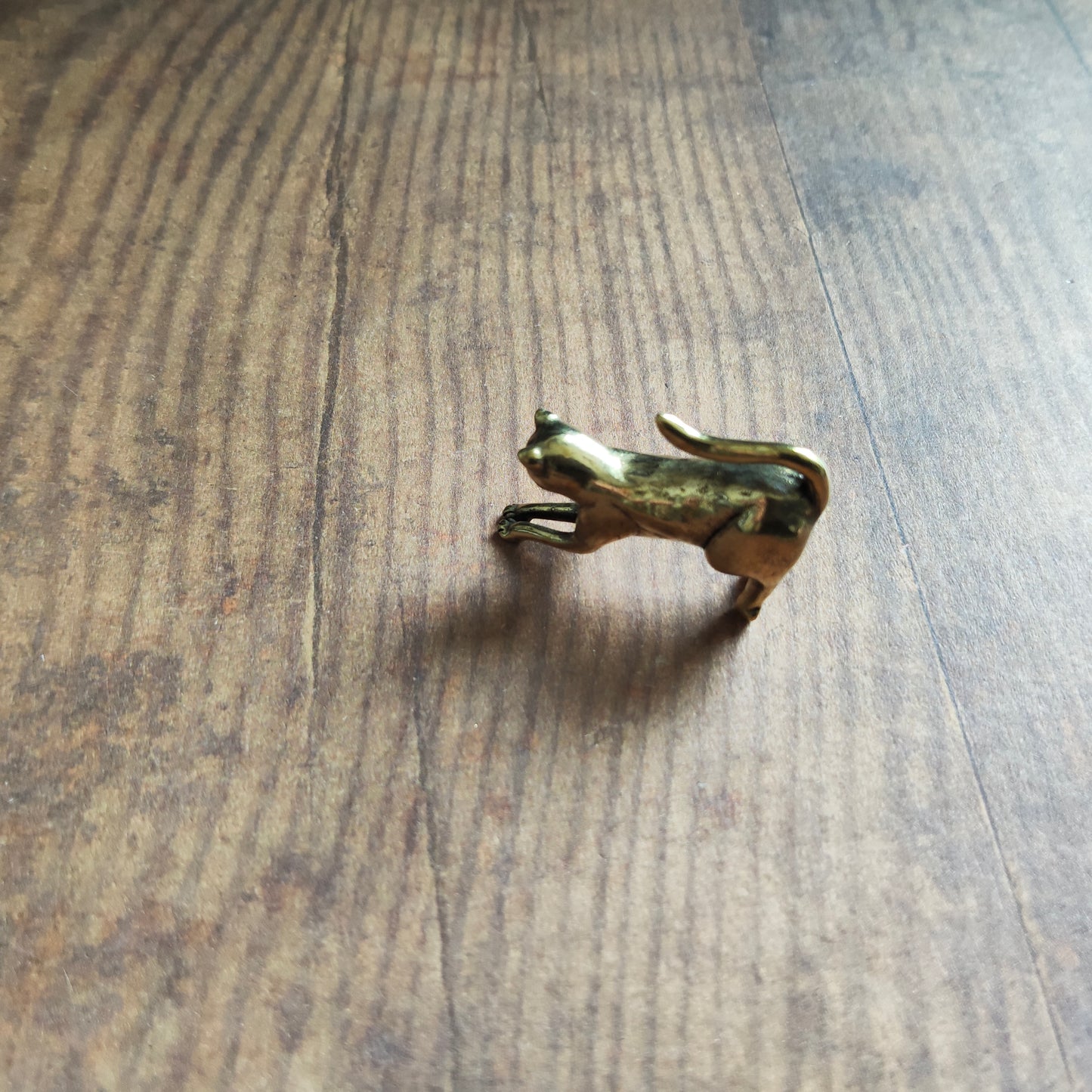 Figurine Chat qui s'étire Animal Félin laiton