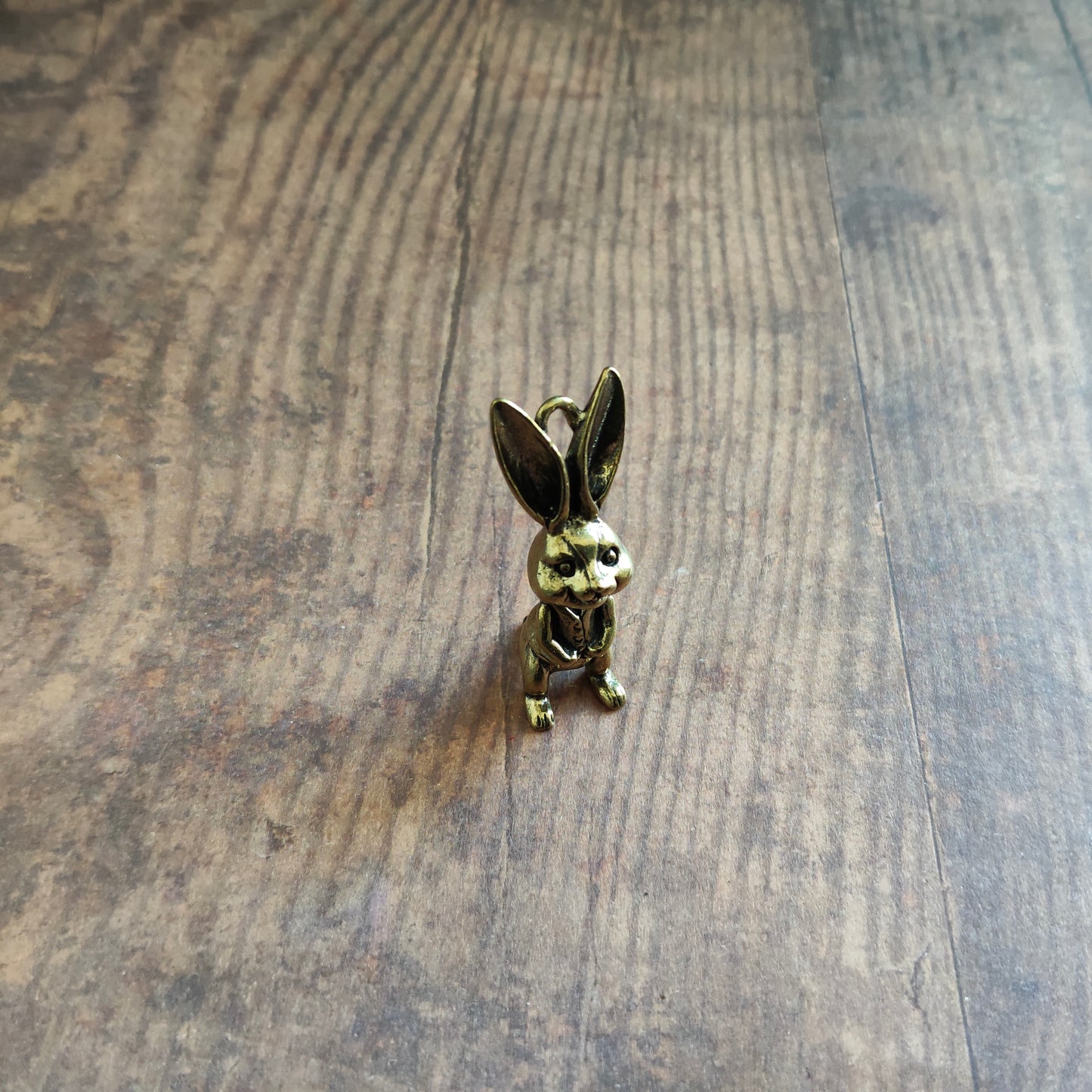Figurine Lapin vêtement animal laiton