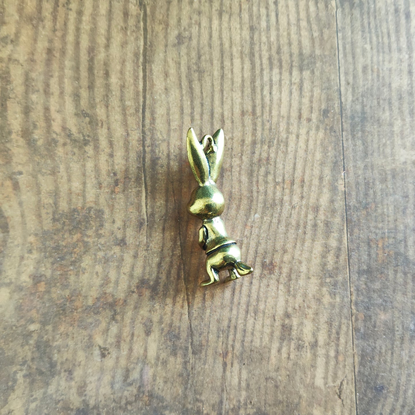 Figurine Lapin vêtement animal laiton