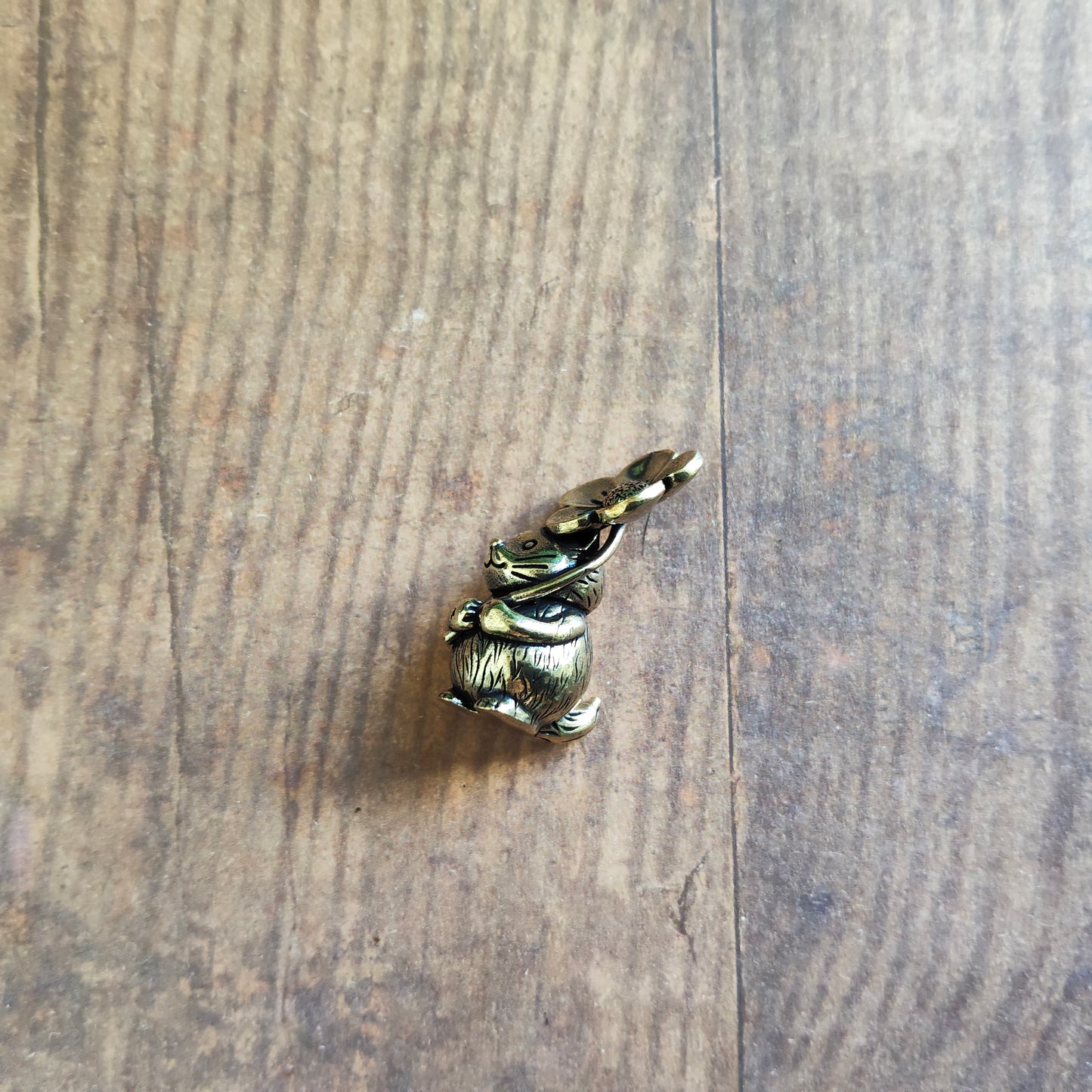 Figurine Chat mignon et fleur animal laiton