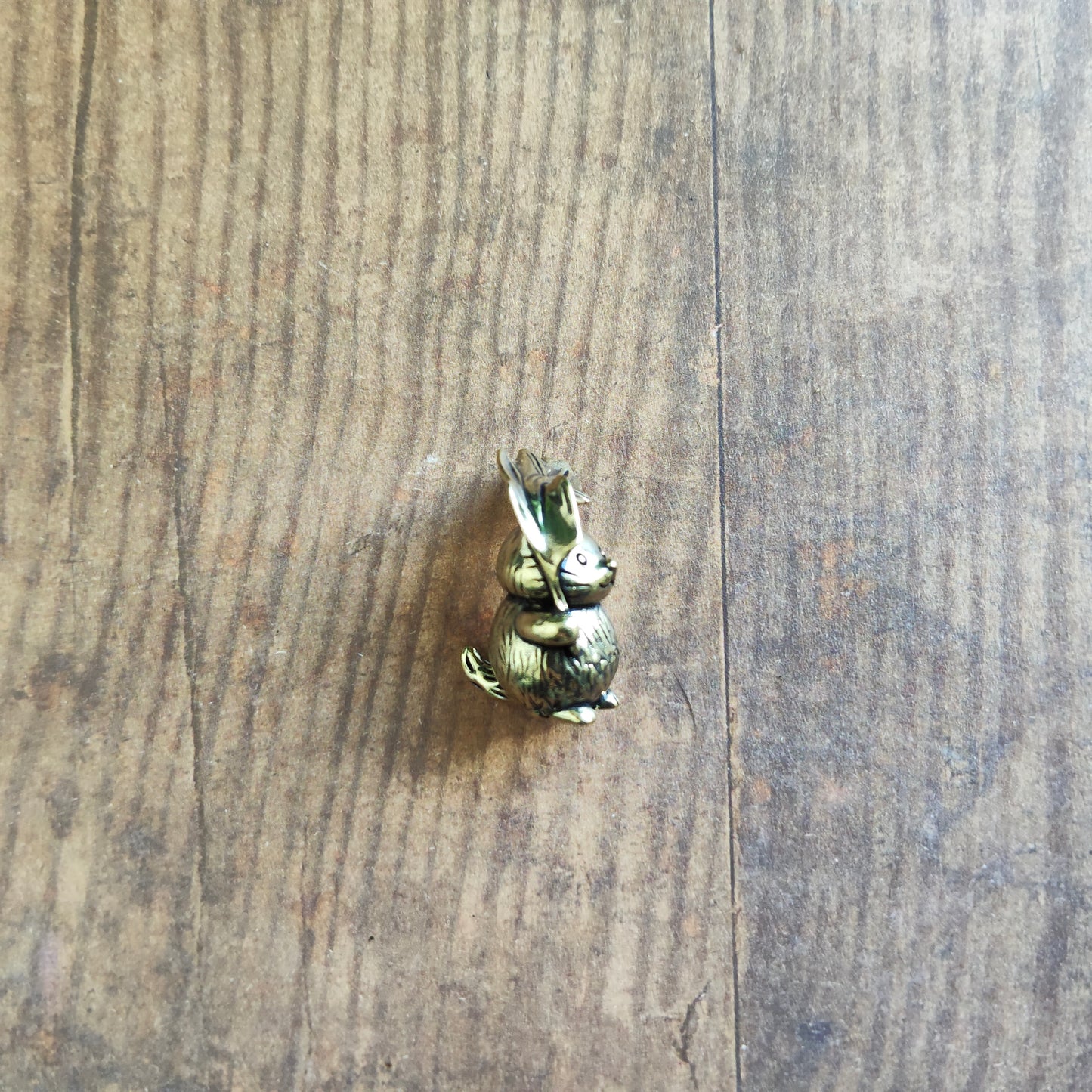 Figurine Chat mignon et feuille animal laiton