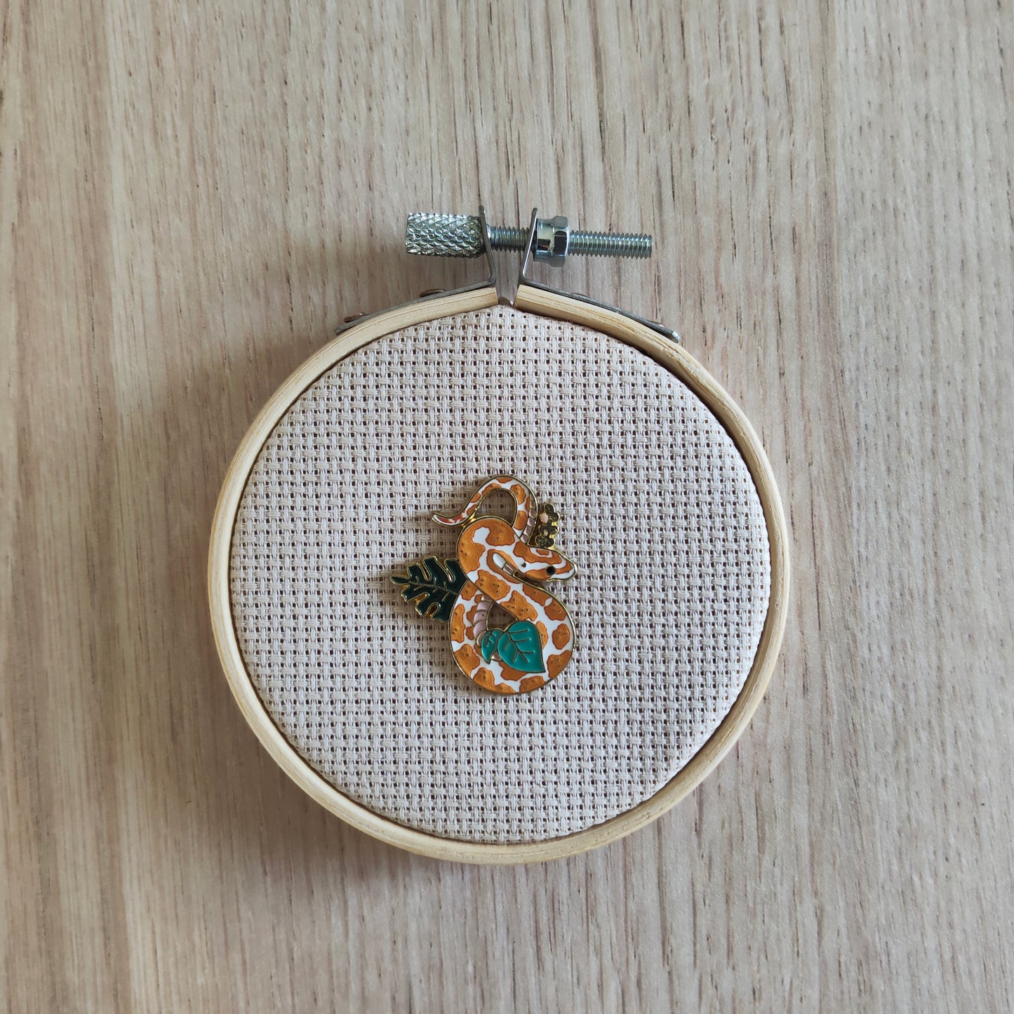 Pin's Serpent Jaune Reptile Feuille tropicale Monstera