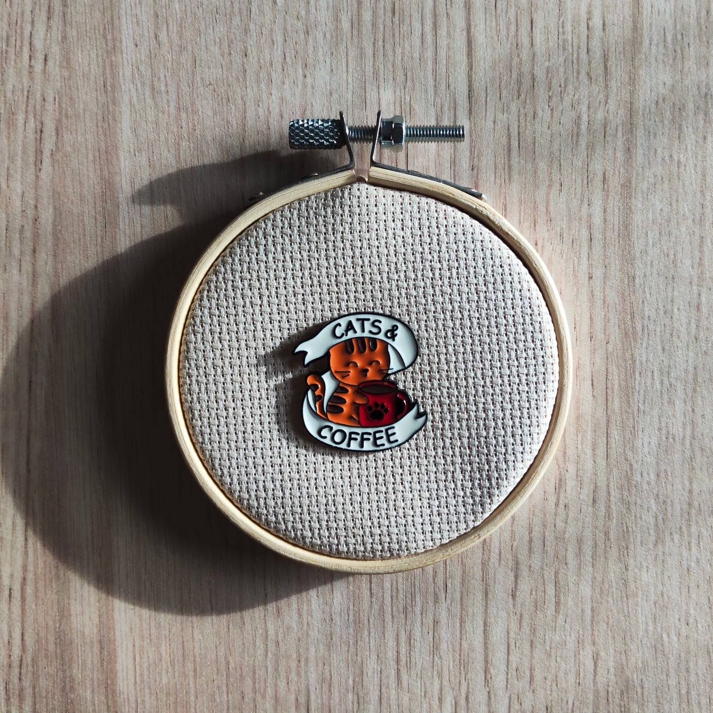 Pin's chat mug rouge café