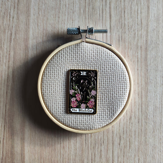 Pin's carte tarot chat noir fleurs rose