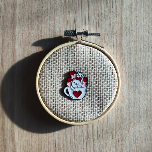 Pin's Chat Blanc Tasse Cœur Rouge Rose