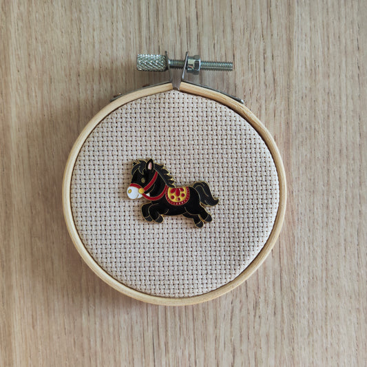 Pin's cheval noir animal poney