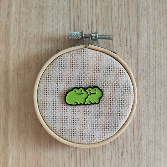 Pin's duo grenouilles verte animal