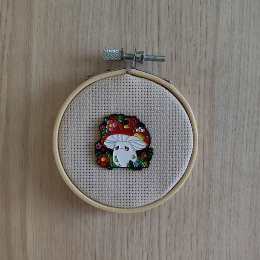 Pin's Champignon Rouge mignon et petites fleurs