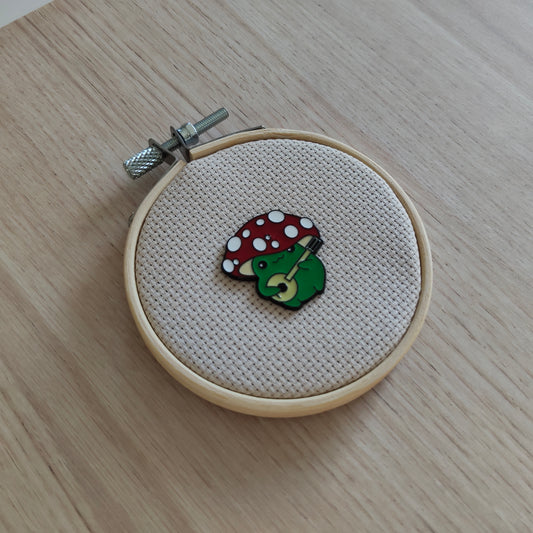 Pin's Grenouille verte chapeau champignon et guitare