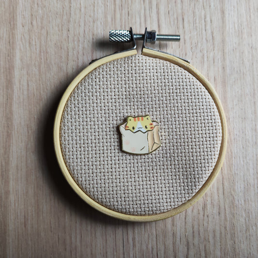 Pin's petit chaton roux tigré sac en papier animal félin chat