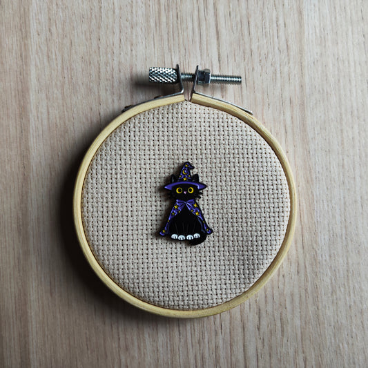 Pin's Chat noir magicien chapeau cape animal