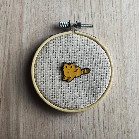 Pin's chat roux tigré coucher animal félin