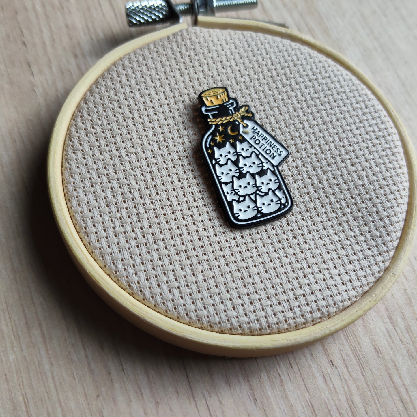 Pin's bouteille chat blanc potion happy animal