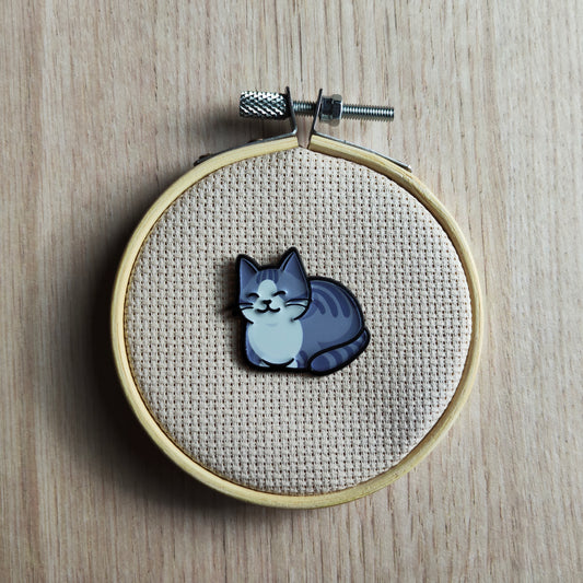 Pin's chat couché Gris tigré animal