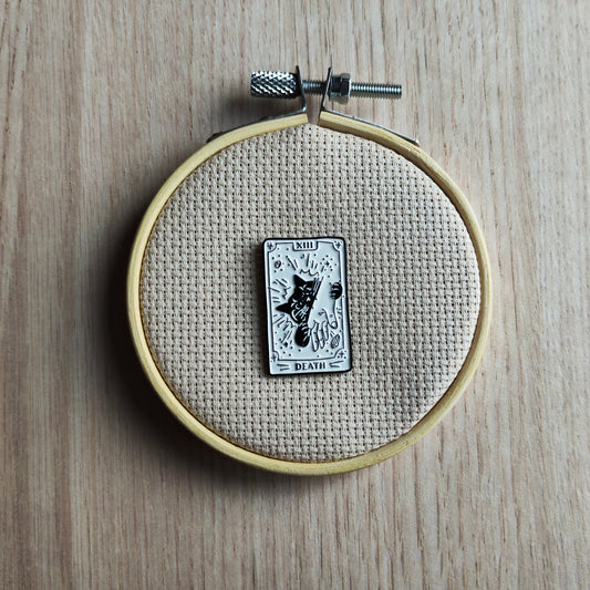 Pin's carte tarot XIII Death chat noir animal