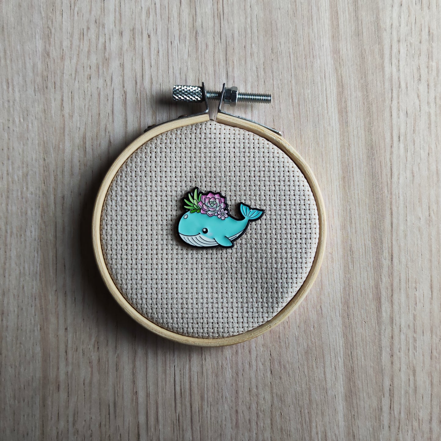 Pin's Baleine Animal marin et fleur