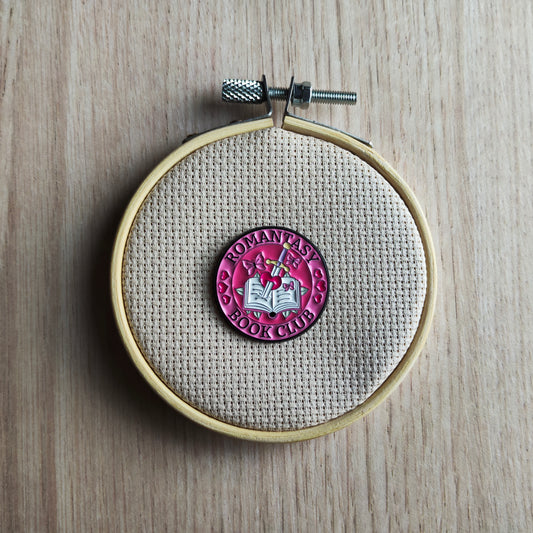 Pin's rond rose Romantasy Book Club