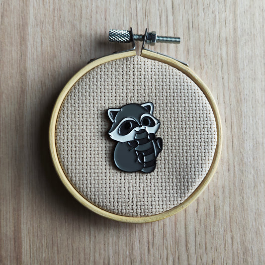 Pin's raton laveur mignon animal gris