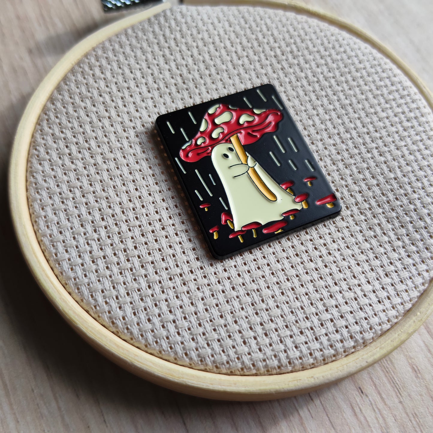 Pin's Champignon rouge et fantôme