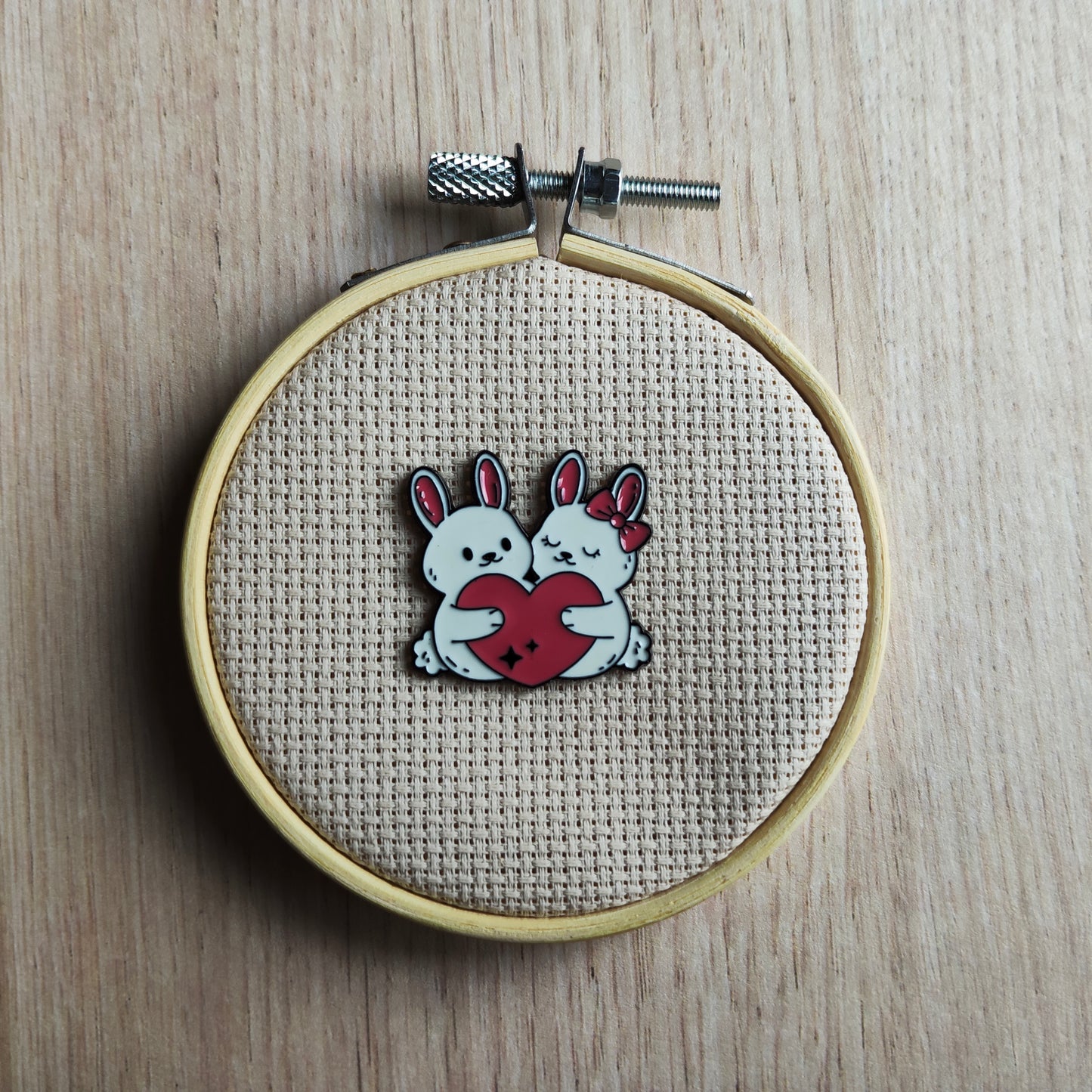Pin's lapin blanc Amoureux cœur