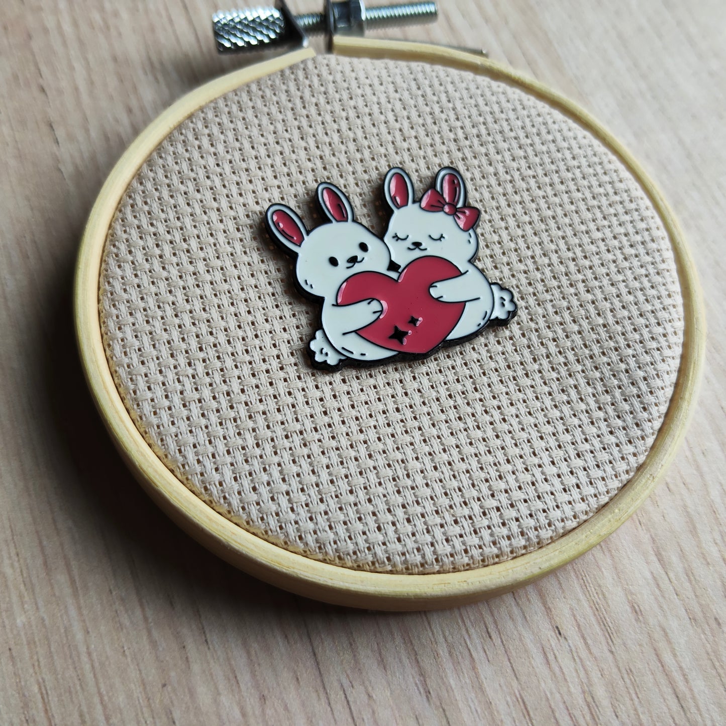 Pin's lapin blanc Amoureux cœur