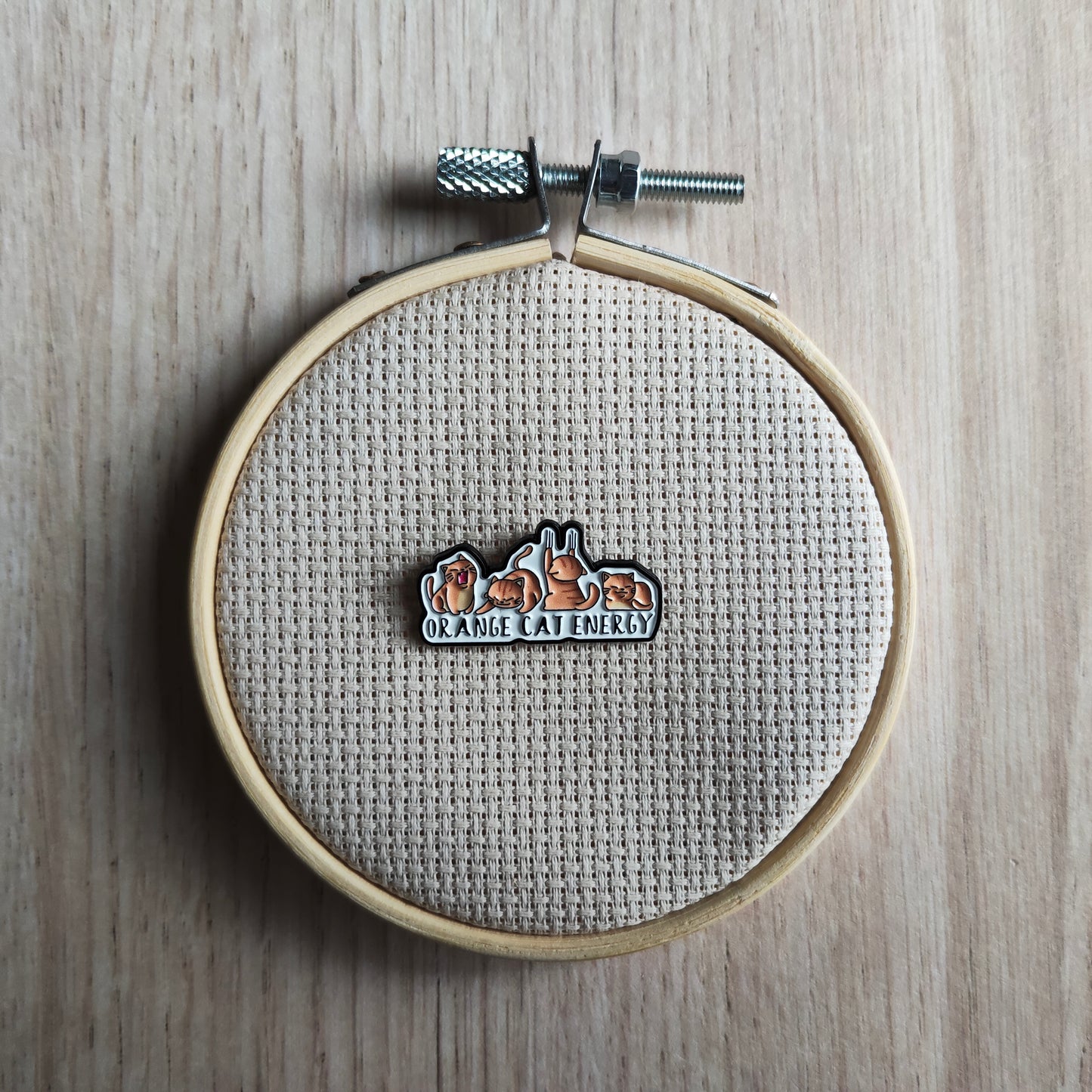 Pin's Chats bordure orange roux animal