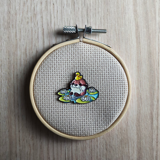 Pin's Loutre nénuphar et petit canard animal