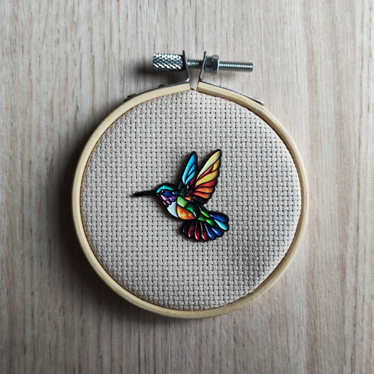 Pin's colibri oiseau exotique animal multicolore