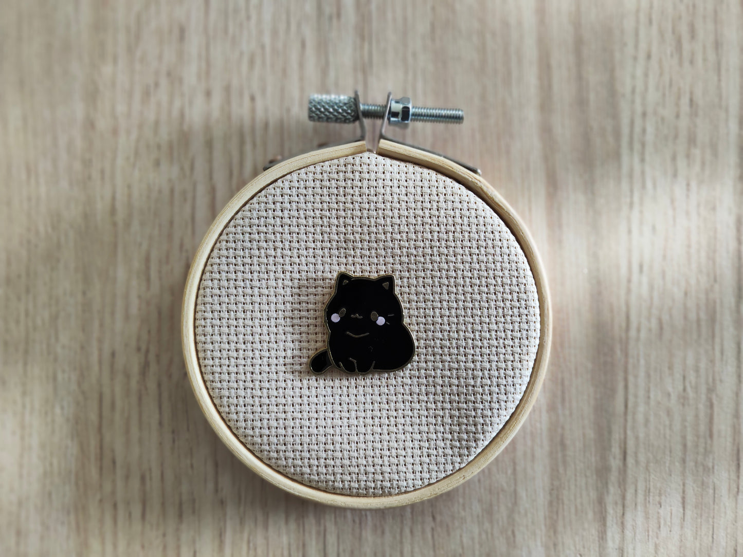 Pin's petit chat noir