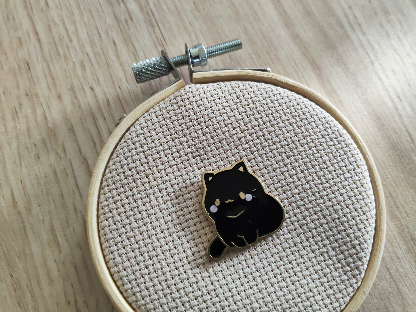 Pin's petit chat noir