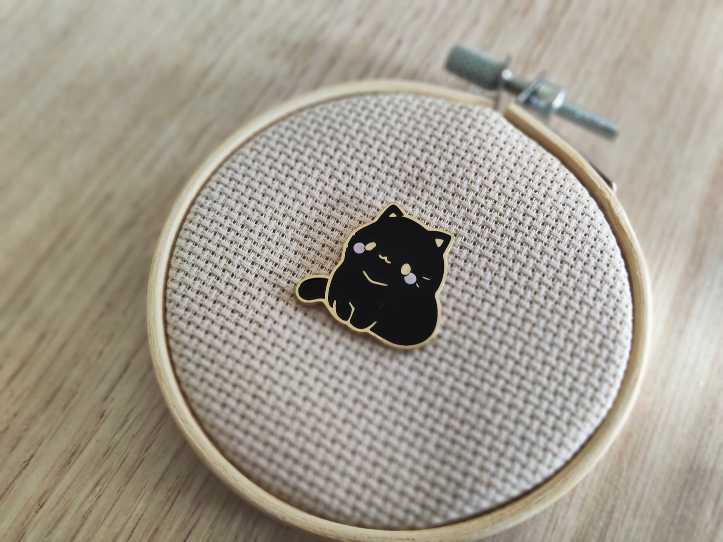 Pin's petit chat noir