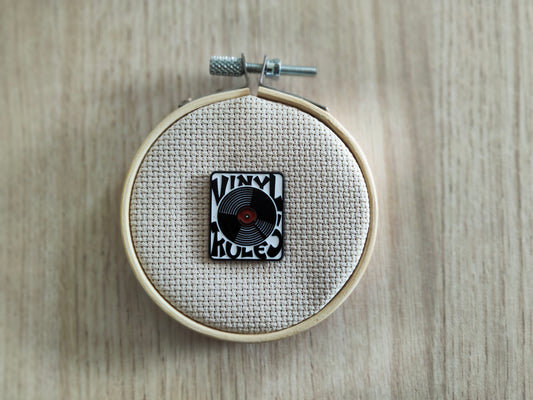Pin's vinyle vintage thème musique