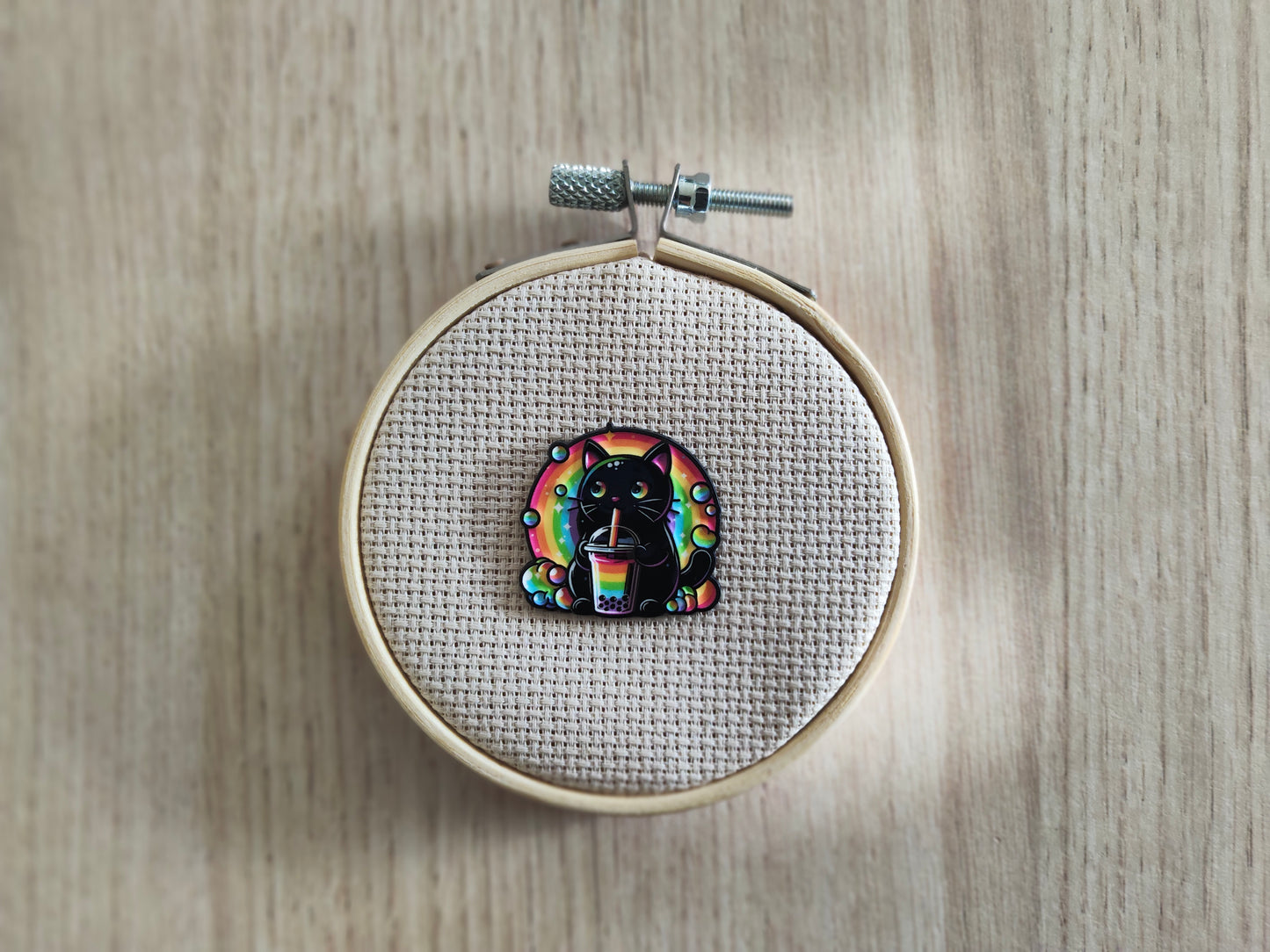 Pin's Chat noir boisson multicolore