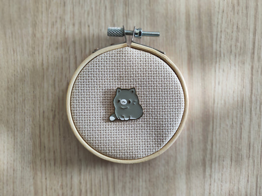 Pin's petit chat gris animal