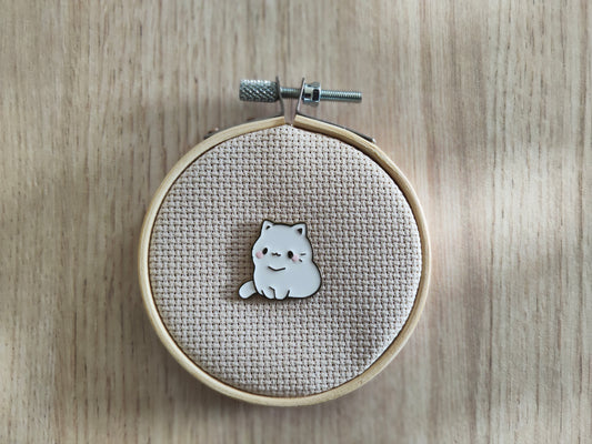 Pin's petit chat blanc
