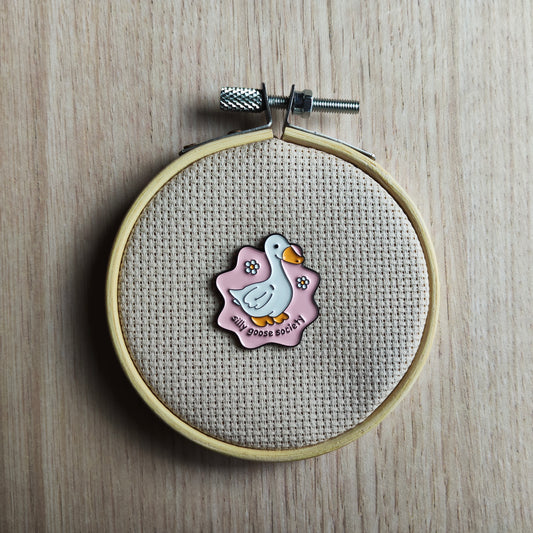 Pin's oie oiseau blanc animal fond rose fleur