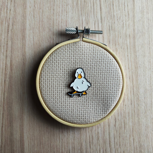 Pin's petite oie blanche skate animal oiseau