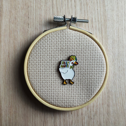 Pin's oie déguisement clown animal oiseau blanc