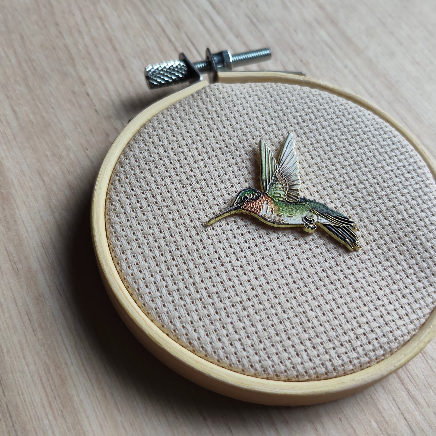 Pin's colibri vert oiseau exotique animal
