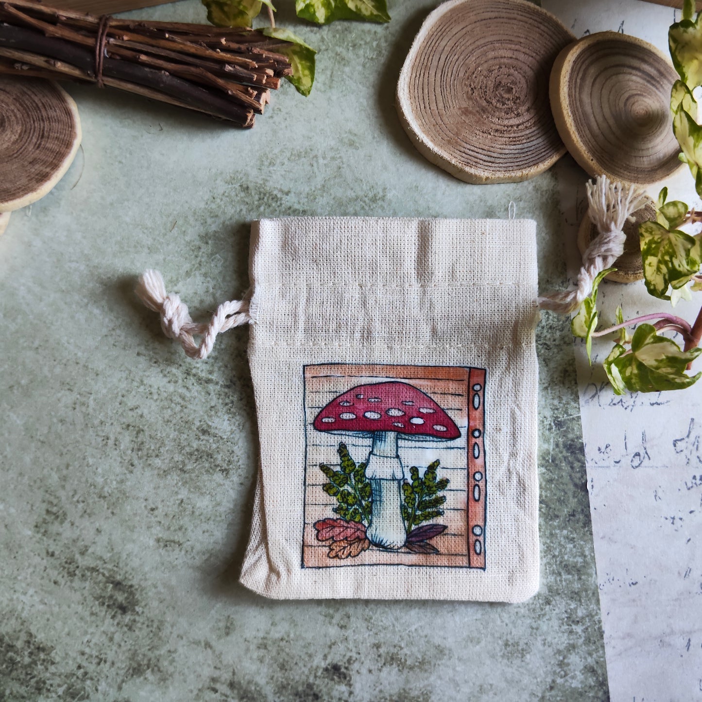 Pochon en tissu décoré de champignons – Illustration aquarelle automne nature – Sac pochette cadeau