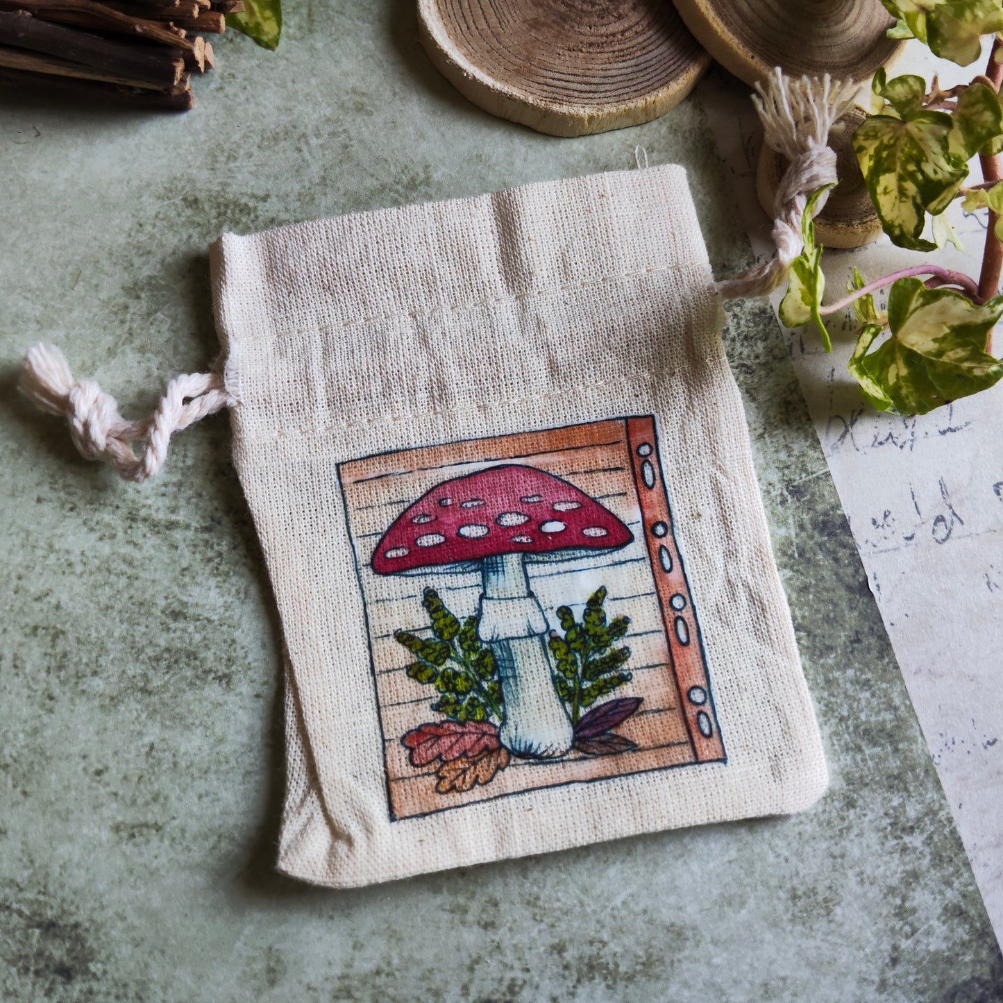 Pochon en tissu décoré de champignons – Illustration aquarelle automne nature – Sac pochette cadeau