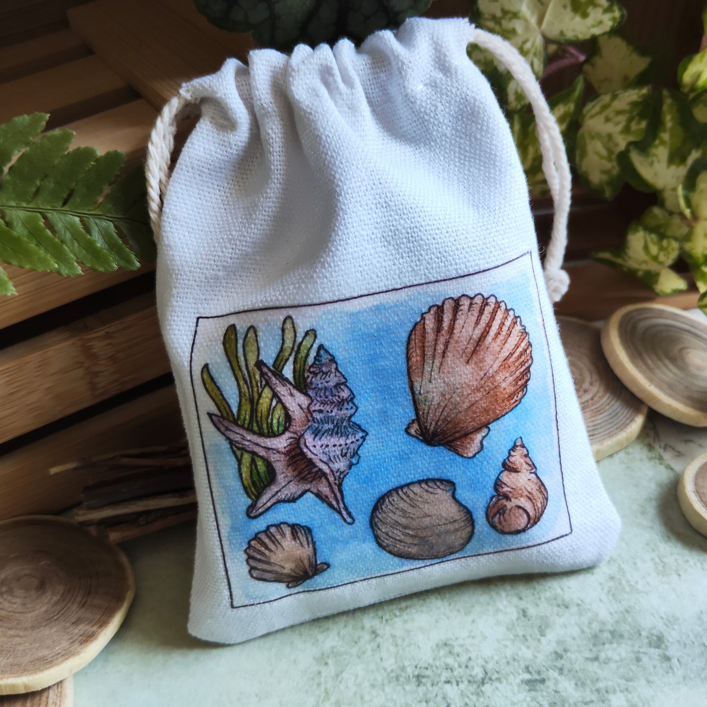 Pochon en tissu décoré de coquillages – Illustration aquarelle bord de mer – Sac pochette cadeau