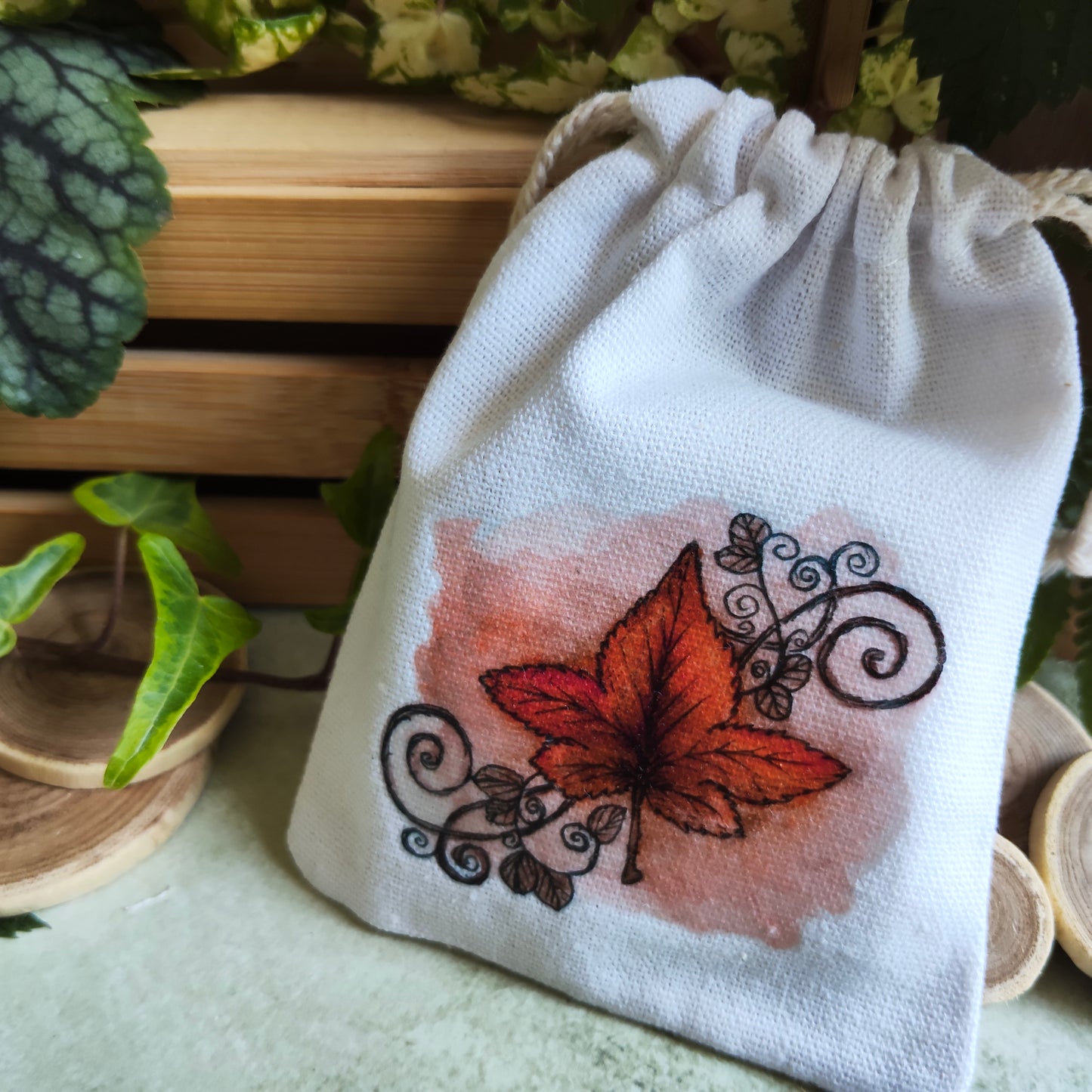 Pochon en tissu décoré de feuille d’automne et Arabesque – Illustration aquarelle – Sac pochette nature
