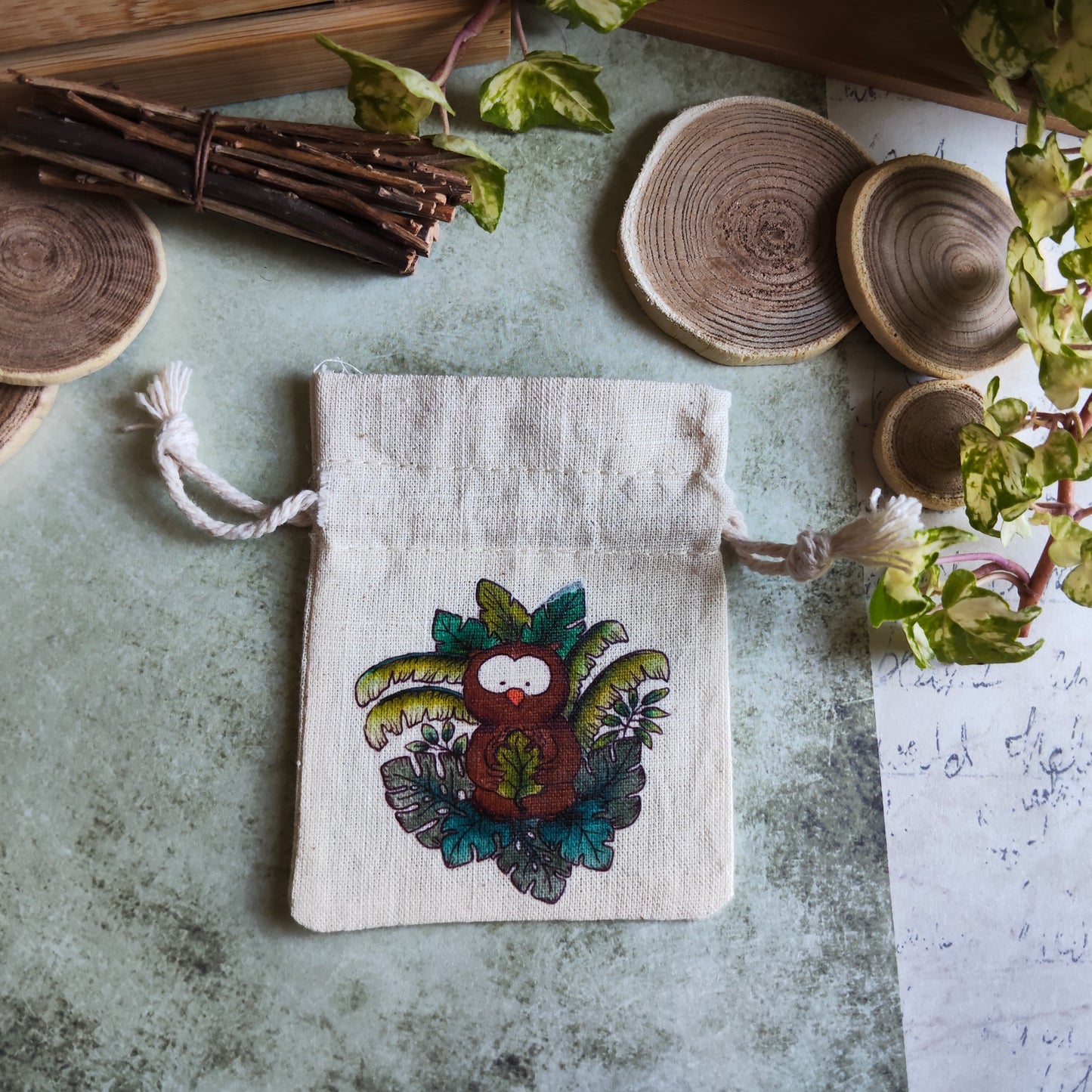 Pochon hibou tropical – Illustration à l’aquarelle