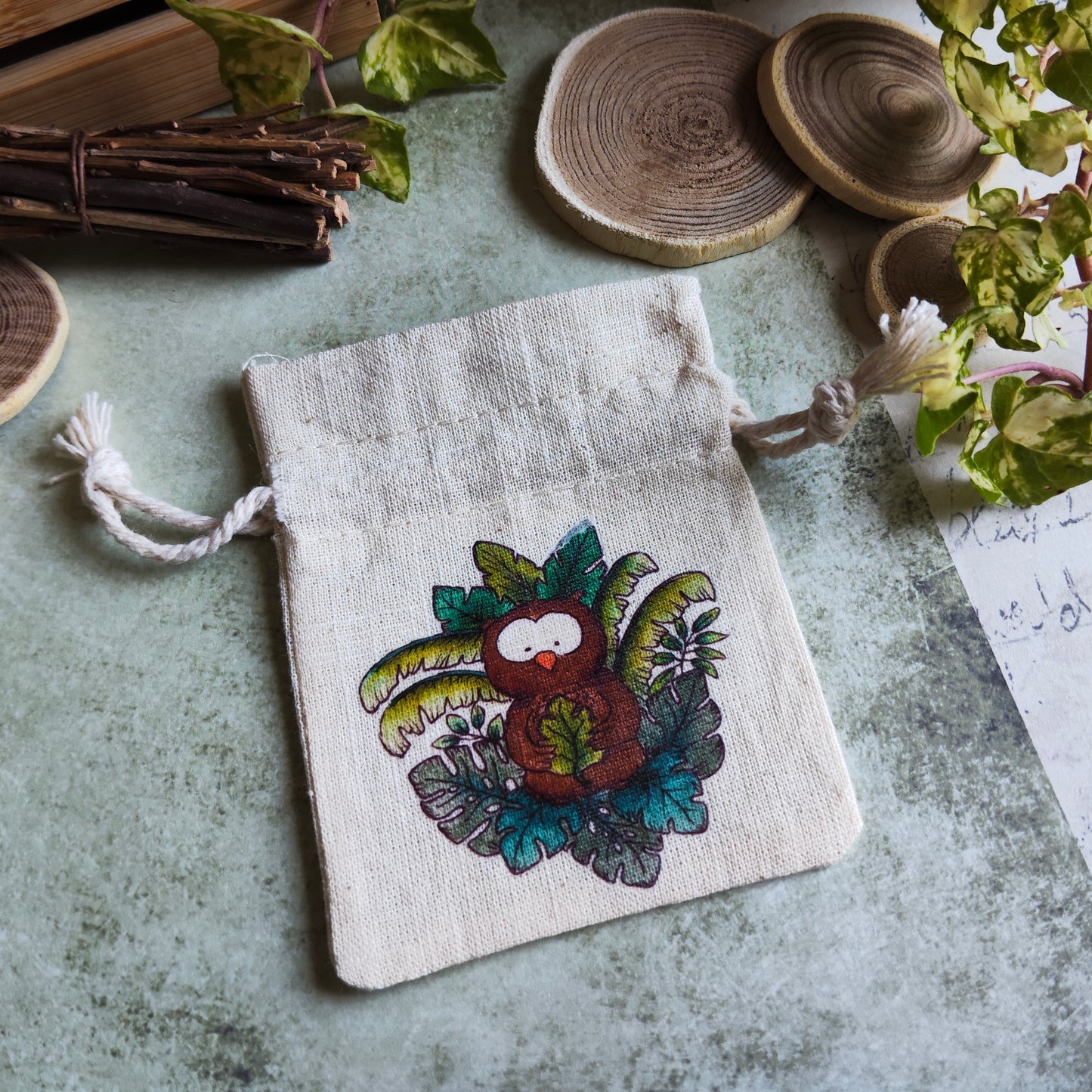 Pochon hibou tropical – Illustration à l’aquarelle