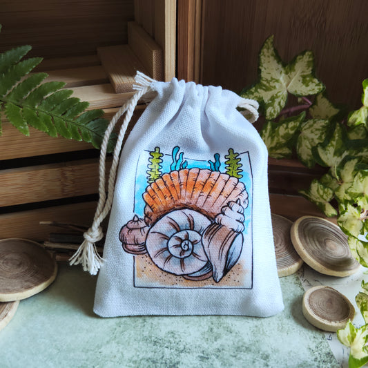 Pochon en tissu décoré de coquillage et algues – Illustration aquarelle mer – Sac pochette marine